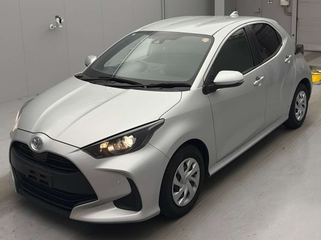 TOYOTA YARIS — фото