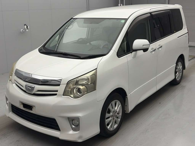 TOYOTA NOAH — фото