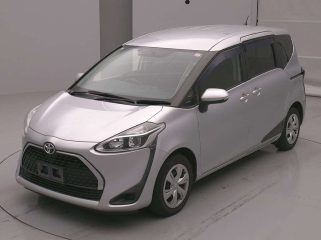 TOYOTA SIENTA — фото