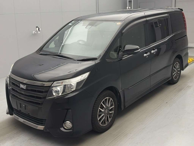 TOYOTA NOAH — фото