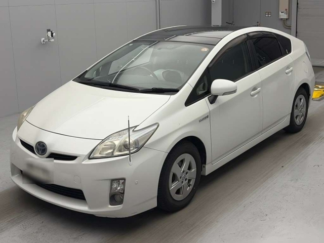 TOYOTA PRIUS — фото