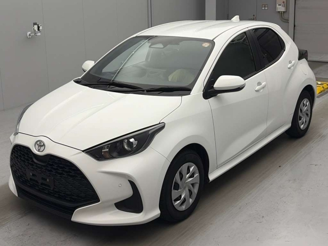 TOYOTA YARIS — фото