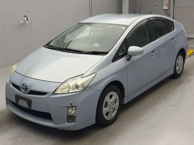 TOYOTA PRIUS — фото