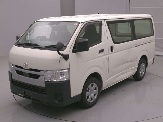 TOYOTA HIACE — фото