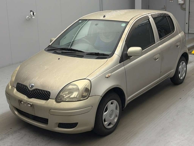 TOYOTA VITZ — фото