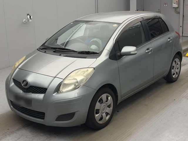 TOYOTA VITZ — фото