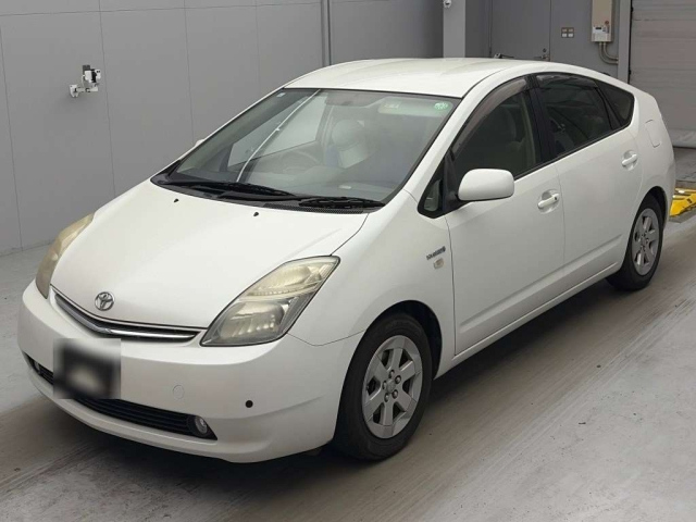 TOYOTA PRIUS — фото