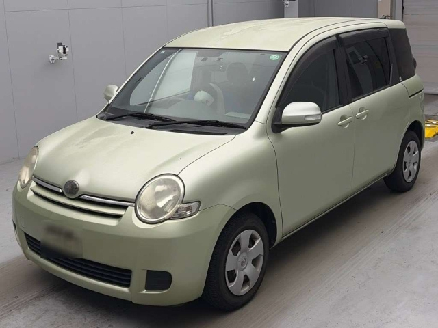TOYOTA SIENTA — фото