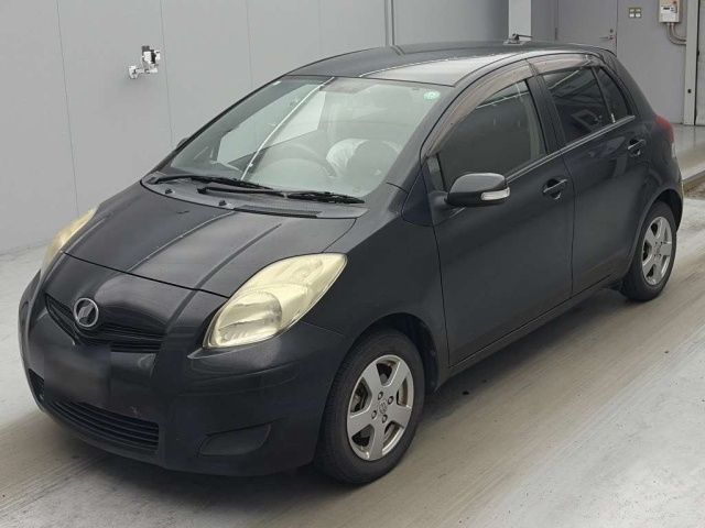 TOYOTA VITZ — фото
