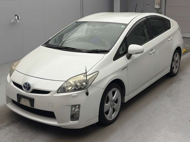 TOYOTA PRIUS — фото