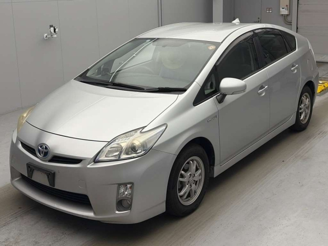 TOYOTA PRIUS — фото