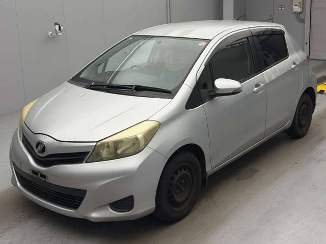 TOYOTA VITZ — фото