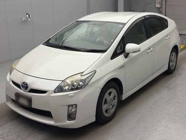 TOYOTA PRIUS — фото