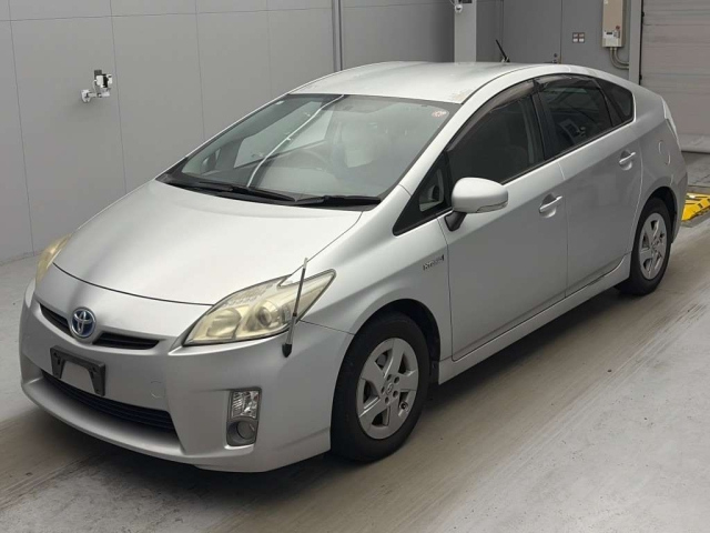 TOYOTA PRIUS — фото