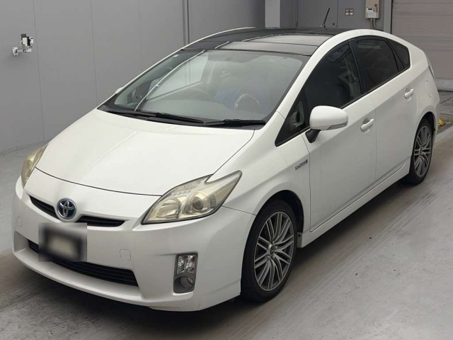 TOYOTA PRIUS — фото
