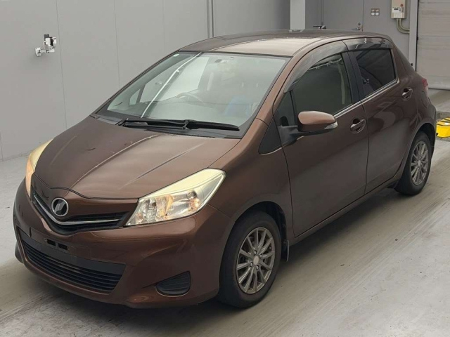 TOYOTA VITZ — фото