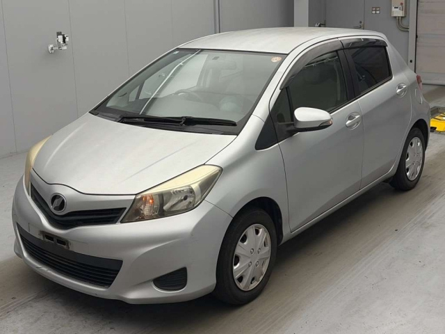 TOYOTA VITZ — фото