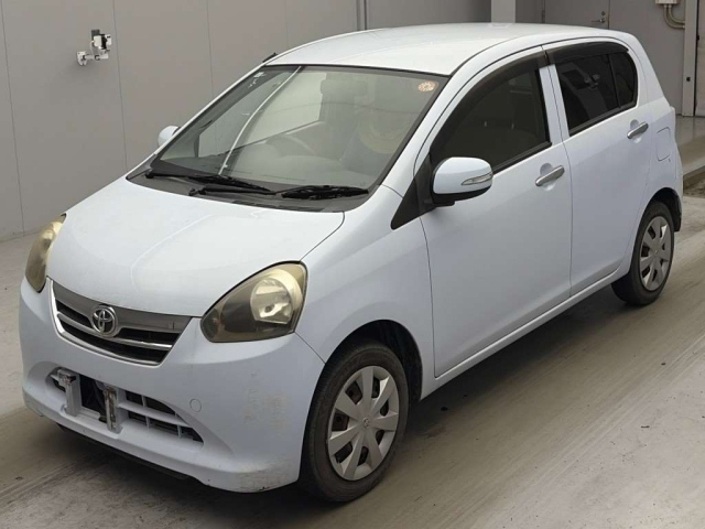 TOYOTA PIXIS — фото