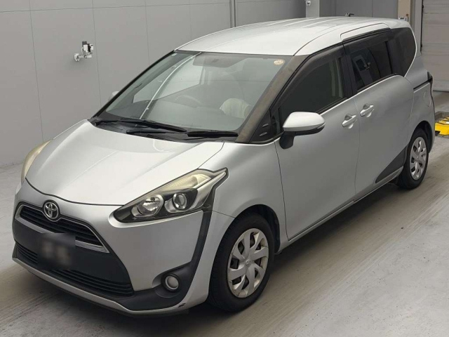 TOYOTA SIENTA — фото