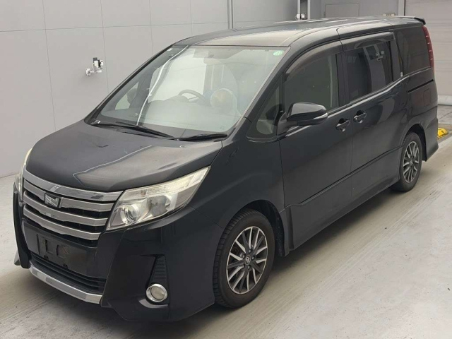 TOYOTA NOAH — фото