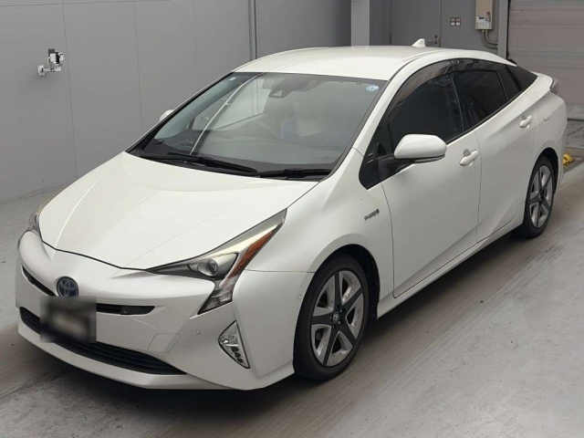 TOYOTA PRIUS — фото