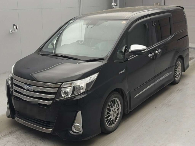 TOYOTA NOAH — фото