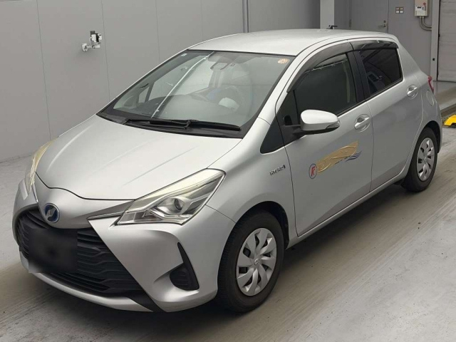 TOYOTA VITZ — фото