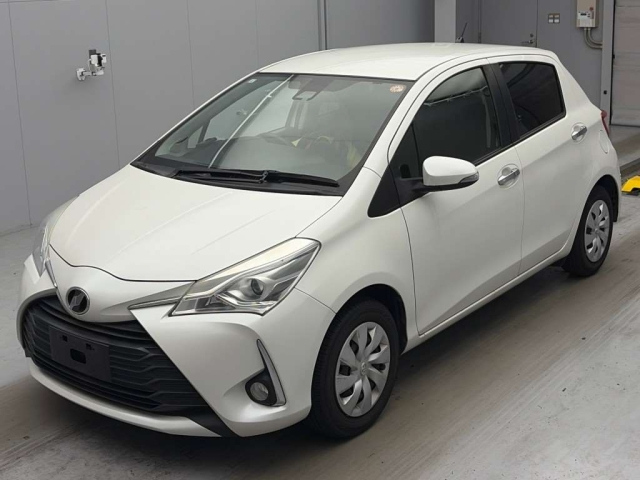 TOYOTA VITZ — фото