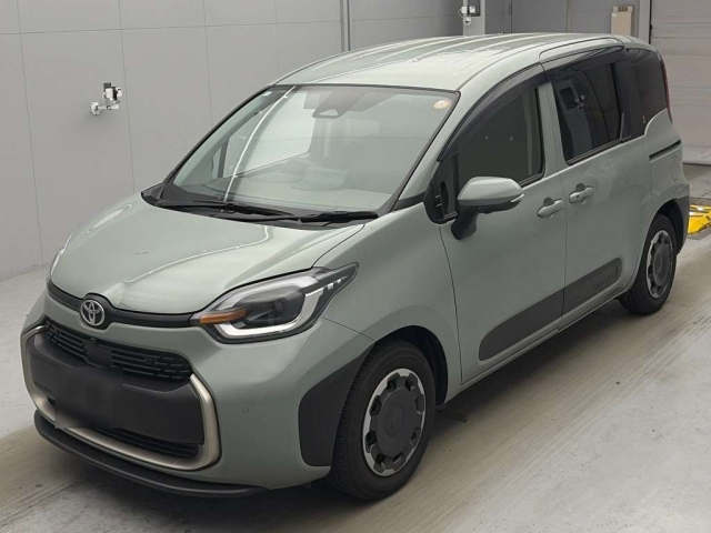 TOYOTA SIENTA — фото