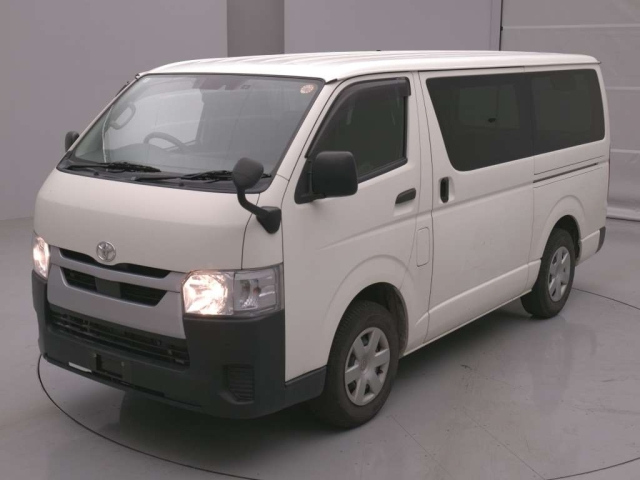 TOYOTA HIACE — фото