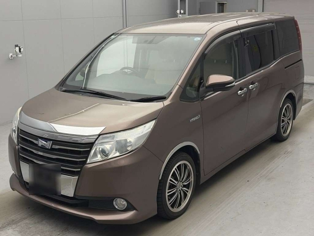 TOYOTA NOAH — фото
