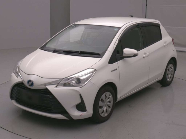 TOYOTA VITZ — фото
