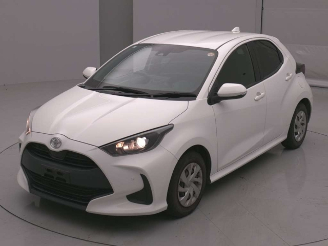 TOYOTA YARIS — фото
