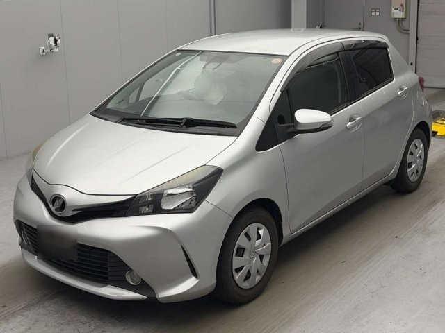 TOYOTA VITZ — фото
