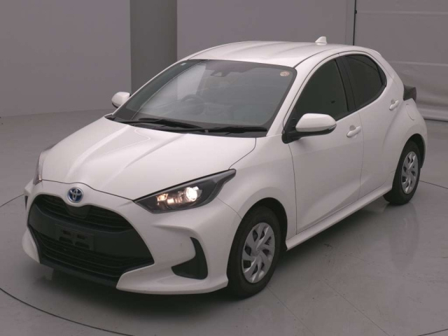 TOYOTA YARIS — фото