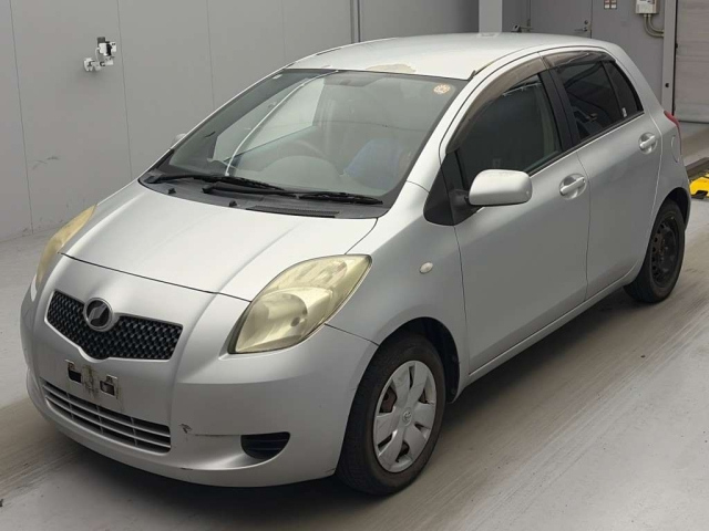 TOYOTA VITZ — фото