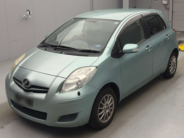 TOYOTA VITZ — фото
