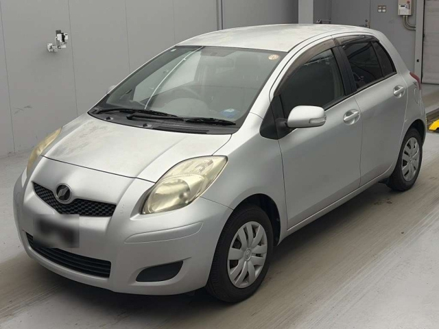 TOYOTA VITZ — фото