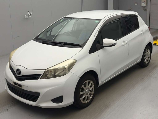 TOYOTA VITZ — фото