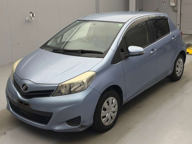 TOYOTA VITZ — фото