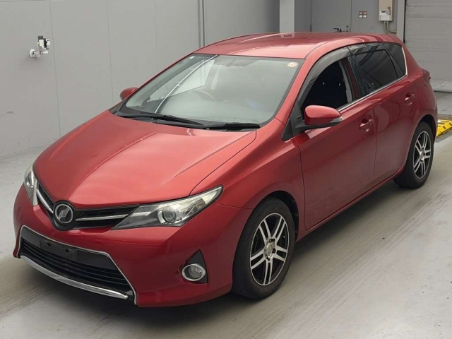 TOYOTA AURIS — фото