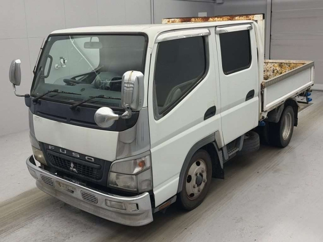 MITSUBISHI CANTER — фото