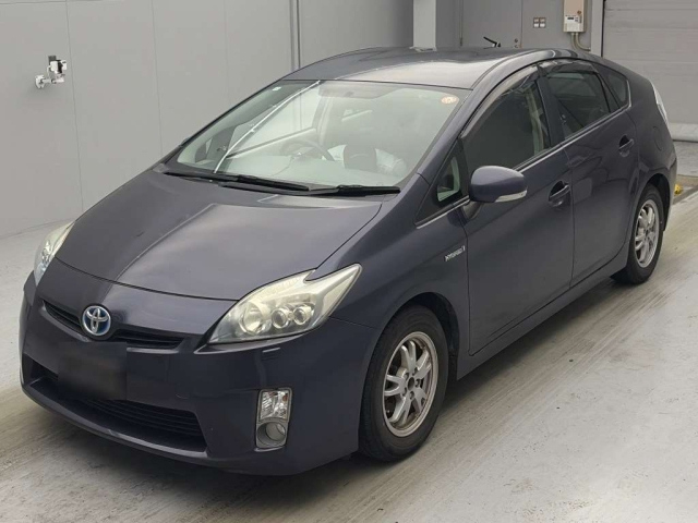 TOYOTA PRIUS — фото