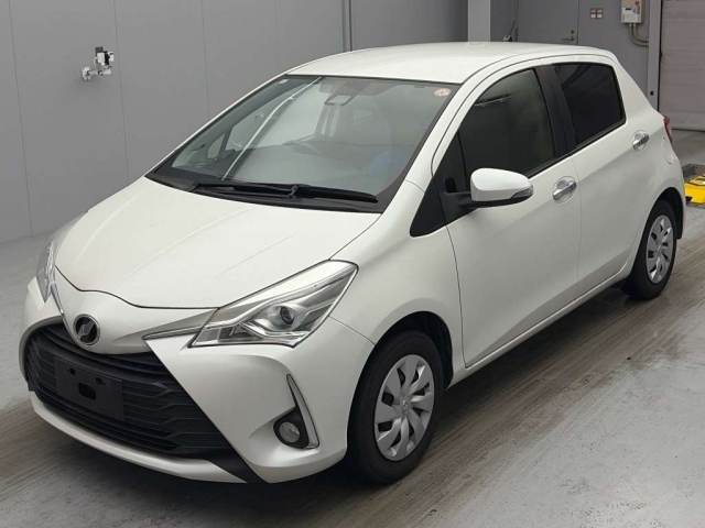 TOYOTA VITZ — фото