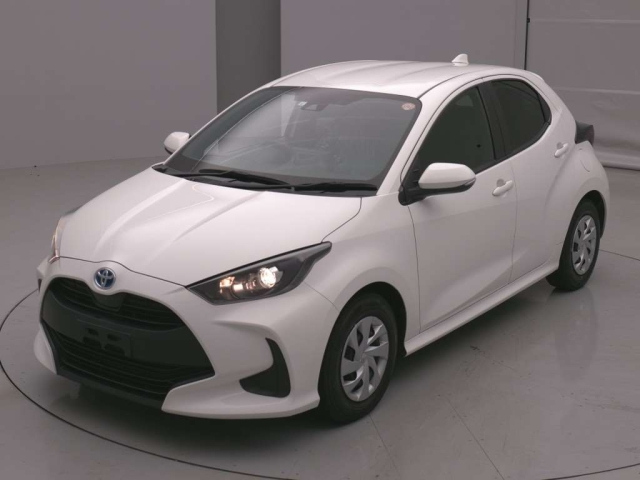 TOYOTA YARIS — фото
