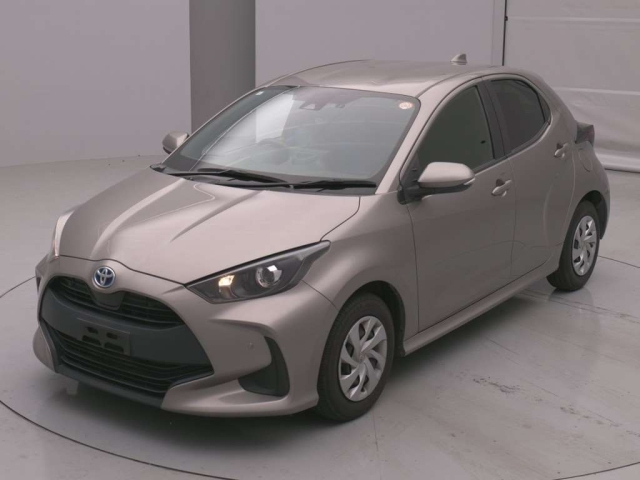 TOYOTA YARIS — фото