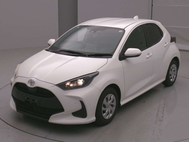 TOYOTA YARIS — фото