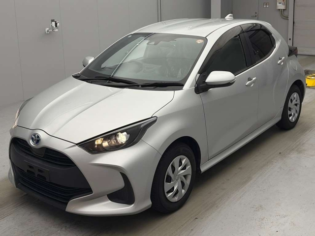 TOYOTA YARIS — фото