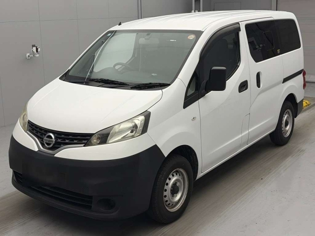 NISSAN NV200 — фото