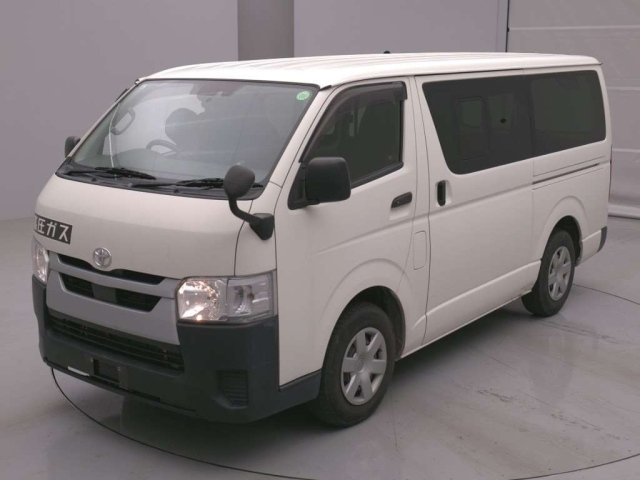 TOYOTA HIACE — фото